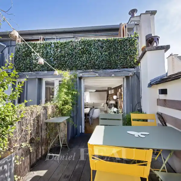 RENOVATED DUPLEX WITH TERRACE IN ICONIC SAINT-GERMAIN