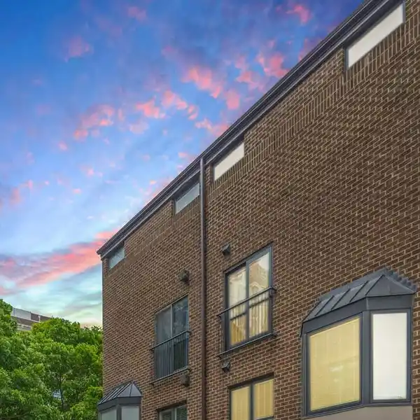 FOUR-STORY RETREAT WITH ROOF TERRACE VIEWS