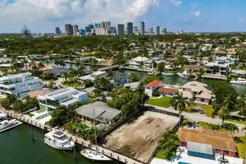Waterfront Property with Unrestricted Ocean Access