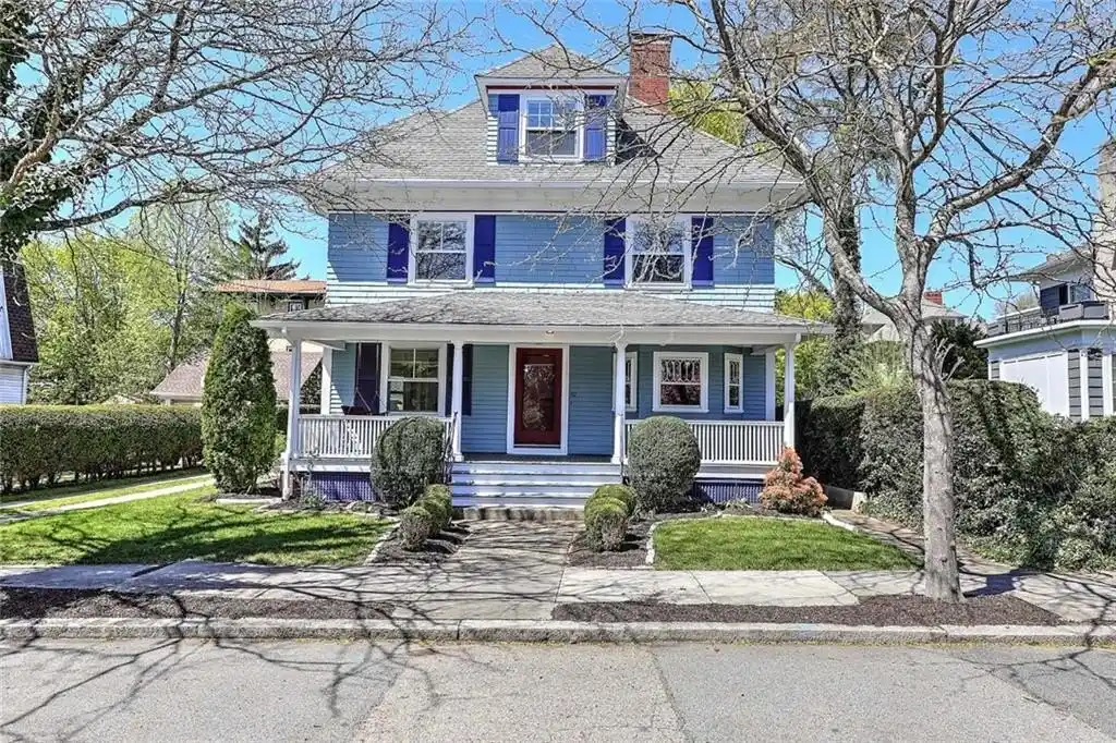 Outstanding 1900s Colonial