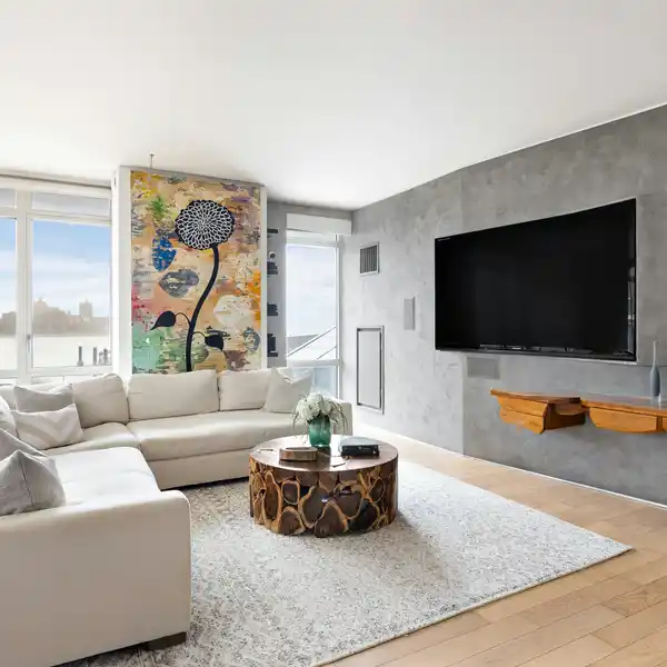 LUXURY TWO BEDROOM WITH SKYLINE VIEWS