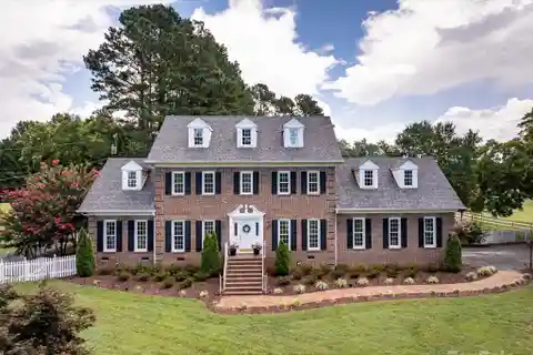 Elegant Country Estate with City Convenience