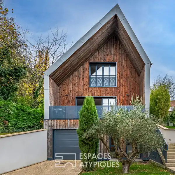 SUPERB ARCHITECT-DESIGNED HOUSE WITH UNDENIABLE ELEGANCE