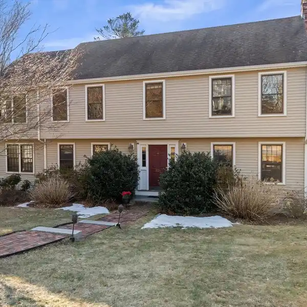 BEAUTIFUL AND SPACIOUS PROPERTY WITH A HUGE BACKYARD