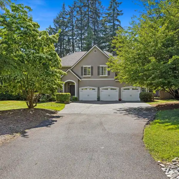 RURAL LIVING IN A CONVENIENT LOCATION