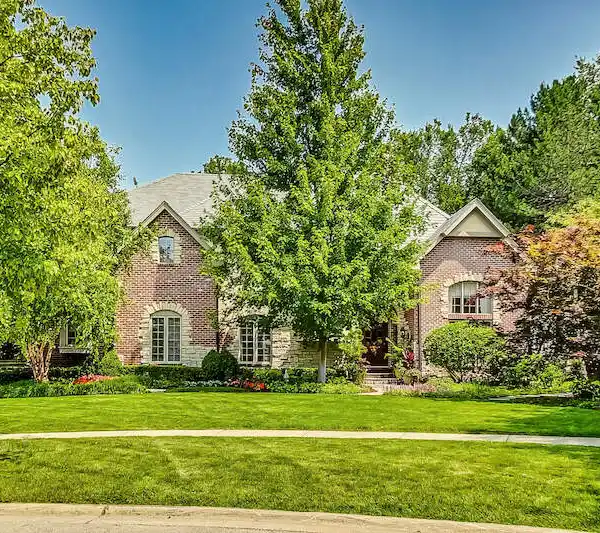 BEAUTIFUL CUSTOM FIVE BEDROOM HOME