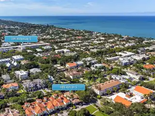 Charming Attached Villa in Old Naples