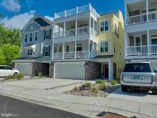 Exquisite Residence in Oyster House Village