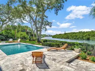 Exceptional Estate on a Waterfront Peninsula