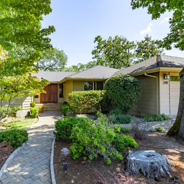 OPEN-PLAN VIEW PROPERTY