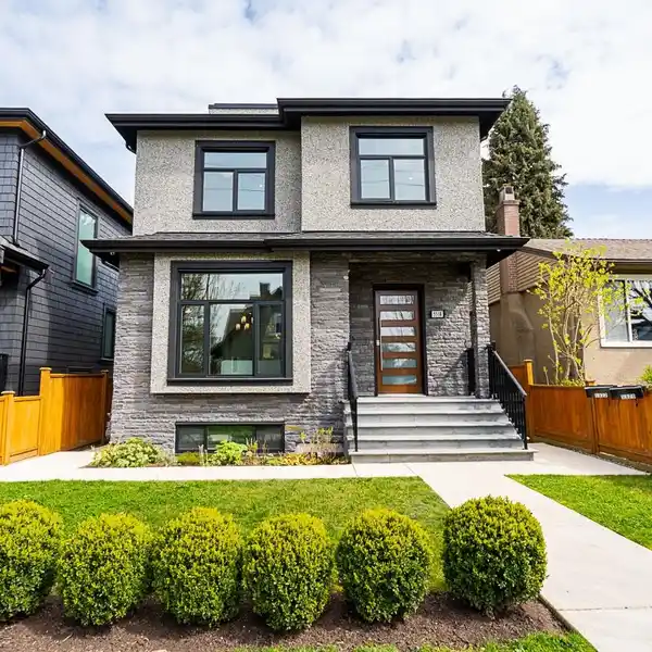 BEAUTIFULLY DESIGNED AND THOUGHTFULLY FINISHED HOME