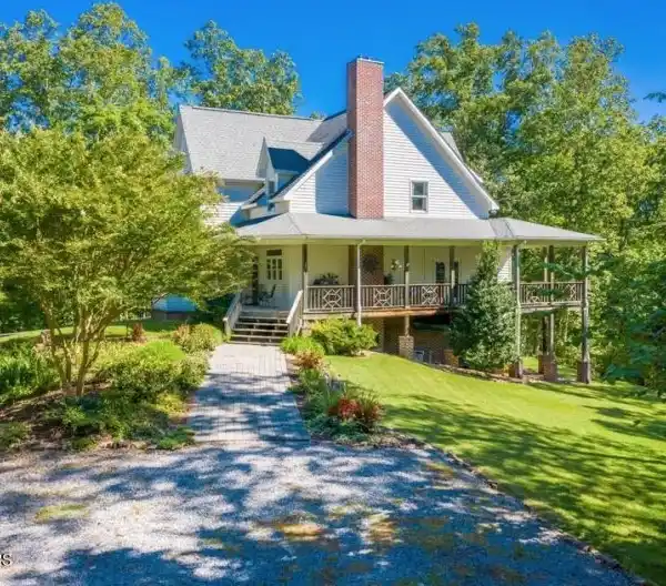 CHARMING COTTAGE BEAUTY ON 20 PRIVATE ACRES