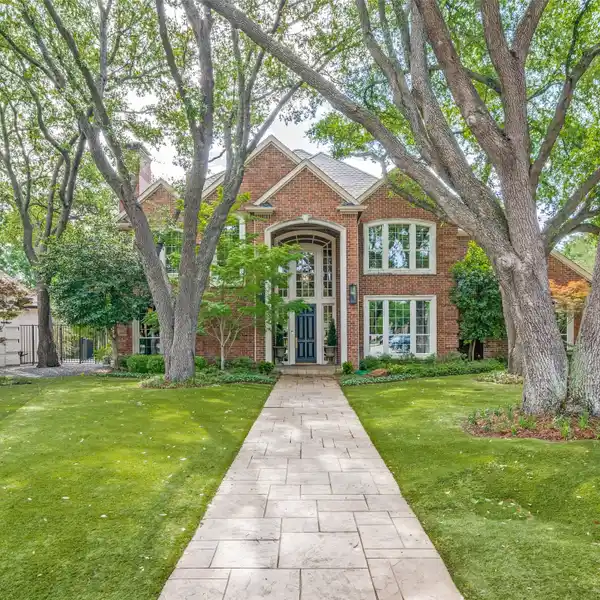 BEAUTIFULLY UPDATED HOME ON A QUIET CUL-DE-SAC