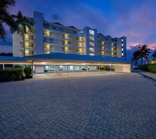 THE ULTIMATE BEACHFRONT LIFESTYLE