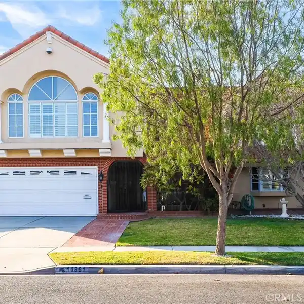 TIMELESS CHARM MEETS MODERN LUXURY LIVING