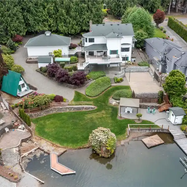 LAKE TAPPS WATERFRONT HOMESTEAD