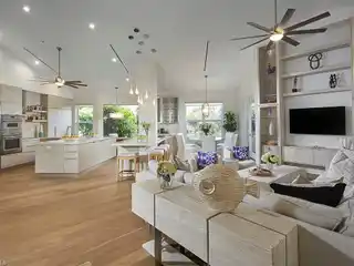 Spacious Condo in Gated Colonade