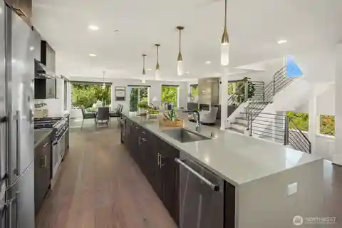 Modern Urban Retreat Nestled on a Serene Street