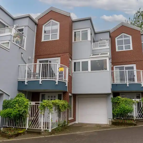 BEAUTIFULLY MAINTAINED HOME IN THE LAGOONS AT GRANVILLE ISLAND