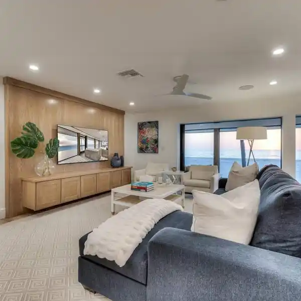 UNPARALLELED LUXURY AND COASTAL ELEGANCE