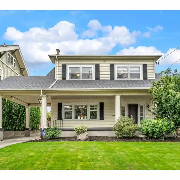 CLASSIC ELEGANCE WITH A CONTEMPORARY FLAIR