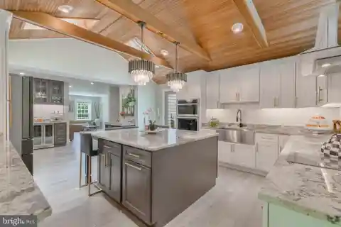 Beautifully Appointed Private Retreat