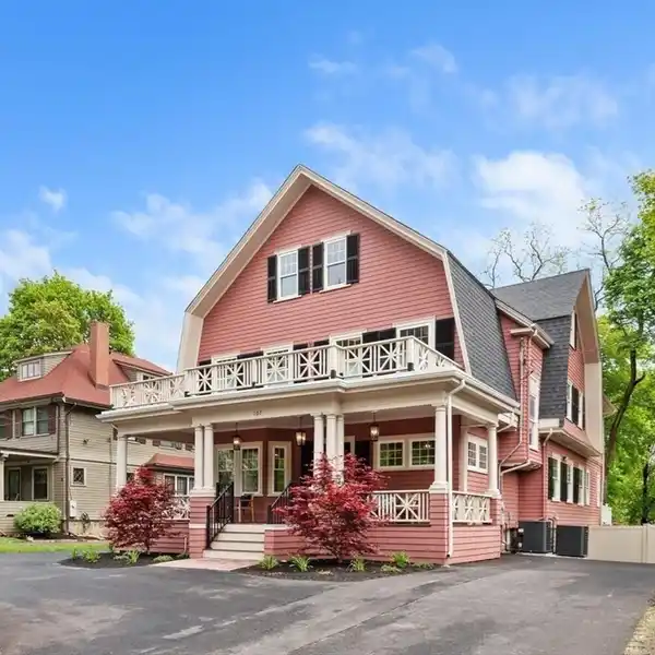 FULLY RESTORED VICTORIAN RESIDENCE