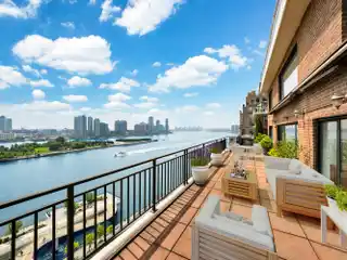 Extraordinary High-Floor Rental