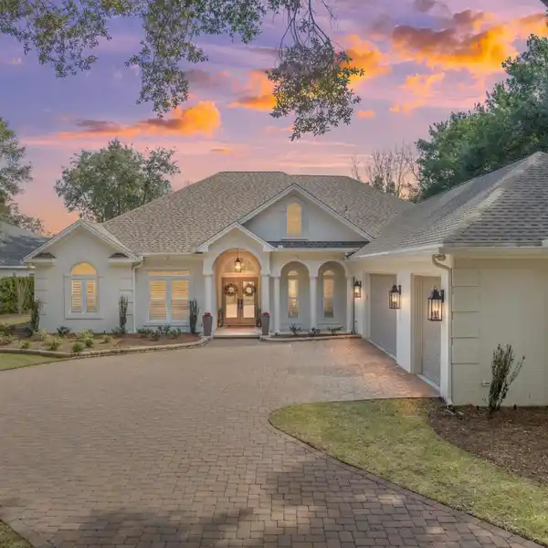 SPECTACULAR LUXURY HOME IN COVETED KELLY PLANTATION