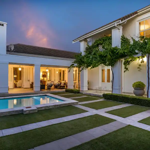 FAMILY COMFORT MEETS THE BEAUTY OF THE VINEYARDS