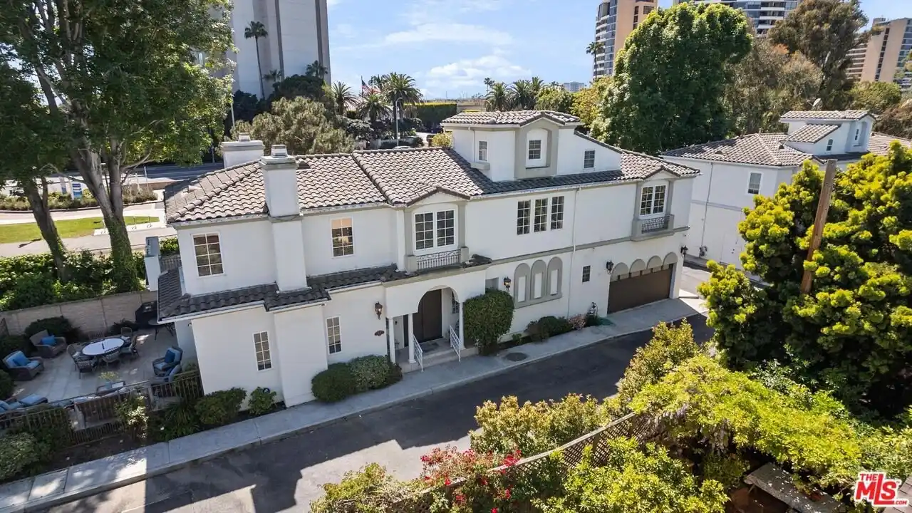 Privacy and Luxury in an Exclusive Gated Enclave