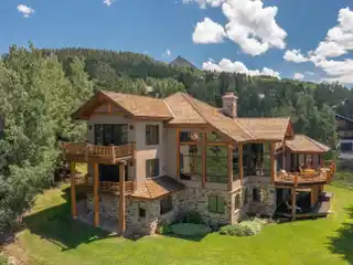 Peaceful Mountain Home in Gold Link