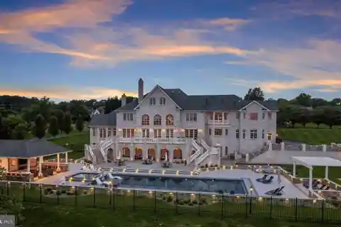 Sprawling and Striking Luxury Residence
