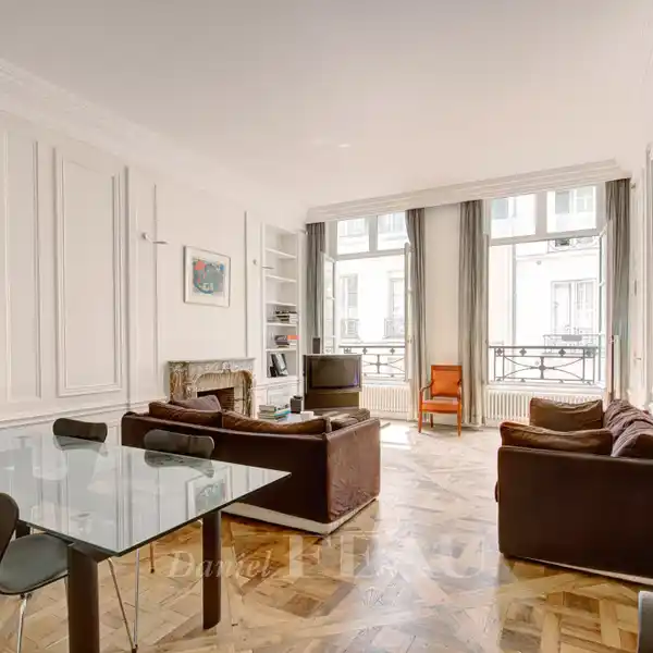 HISTORIC PARISIAN ELEGANCE WITH GRAND CEILINGS