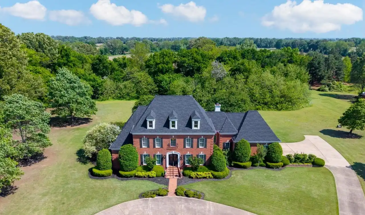 Captivating 5.83-acre Estate