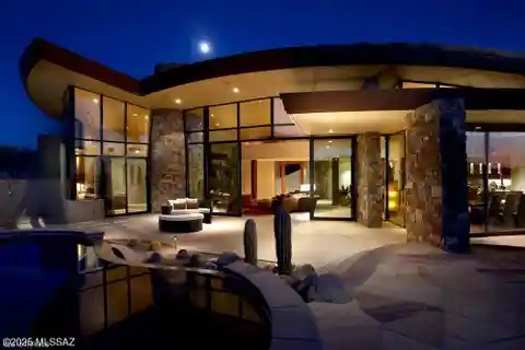 An Unparalleled Blend of Contemporary Elegance and Southwestern Charm