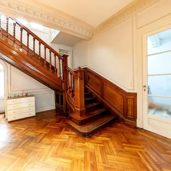 STUNNING HOUSE ON ITS OWN LOT