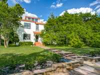 DELIGHTFUL DUPLEX IN DESIRABLE LOCALE