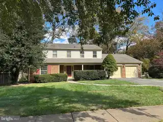 Corner-Lot Colonial in Sought-After Mclean Area