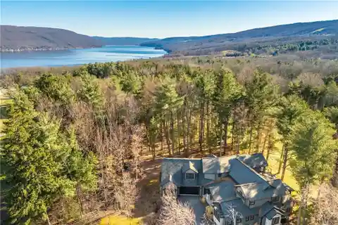 Upscale Lodge Home in Bristol Harbour