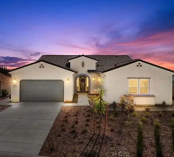 STUNNING RIDGEVIEW RETREAT WITH CALIFORNIA ROOM