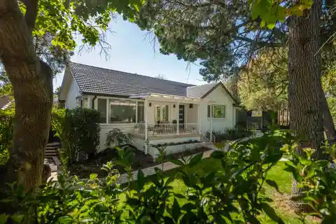 Tastefully Renovated Inner-south Residence