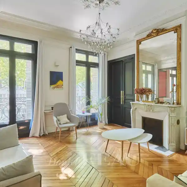 PERFECT CONDITION FLAT IN HISTORIC BUILDING