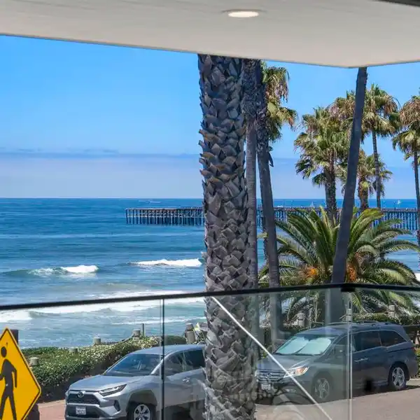 MODERN OCEANSIDE BEACH HOME WITH PANORAMIC VIEWS