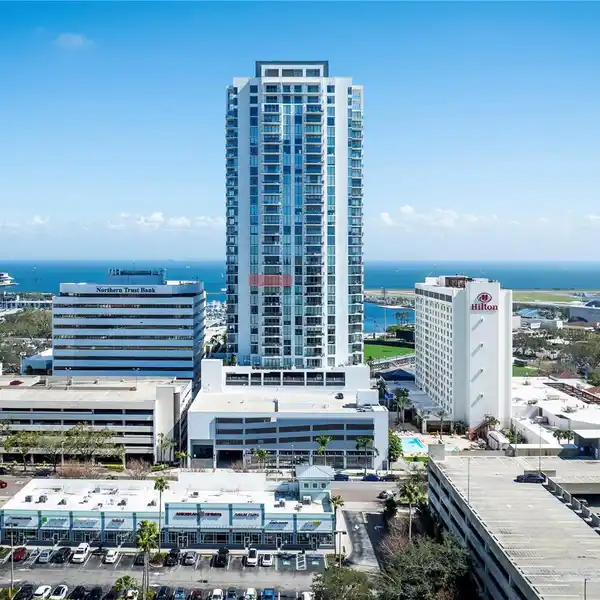 MODERN LUXURY IN THE HEART OF DOWNTOWN