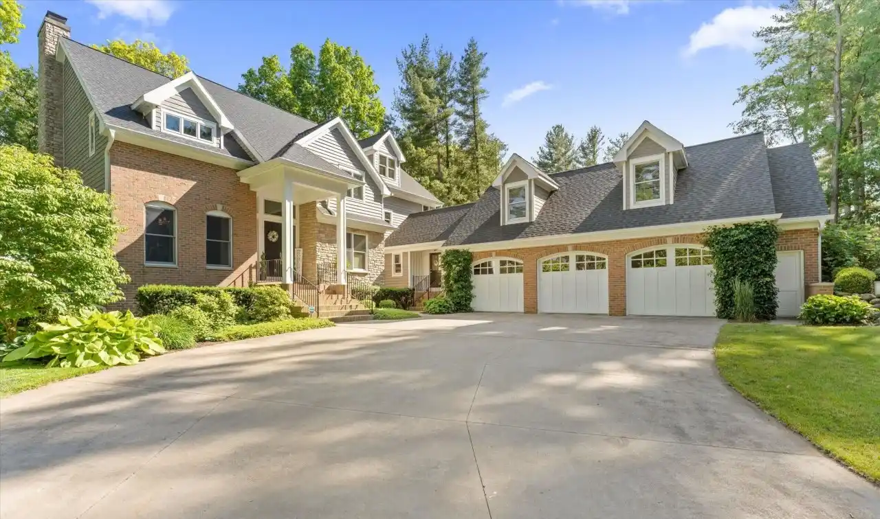 Waterfront Luxury Living at Its Finest