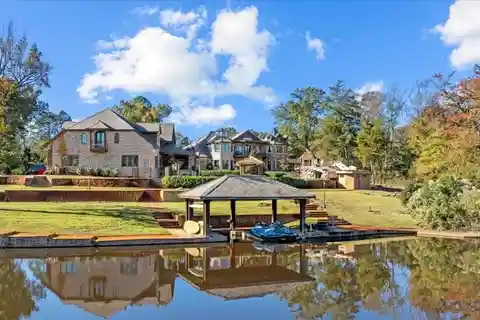 Bear Cove - Unique 21-acre Property