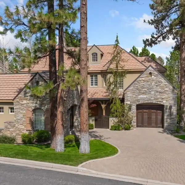 BEAUTIFUL AND SPACIOUS COTTAGE MODEL IN MONTREUX