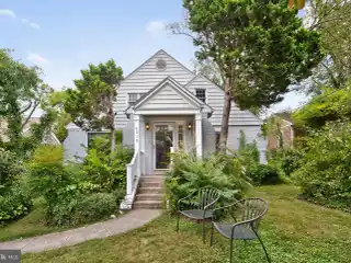 Sun-Filled Home on a Generous Lot in Palisades