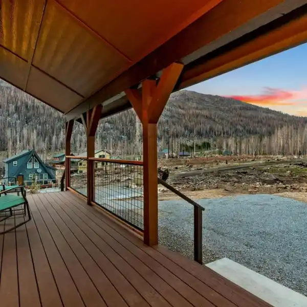 ADVENTURE-READY HOME NEAR ECHO LAKES